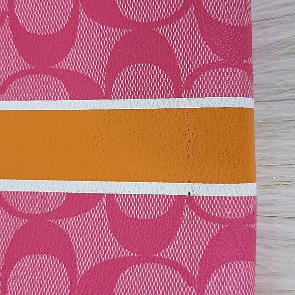 Coach Wristlet - Picture 4 of 9